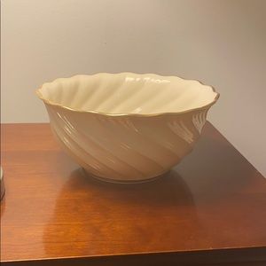 Lenox Richmond Swirl Pattern 8.25”